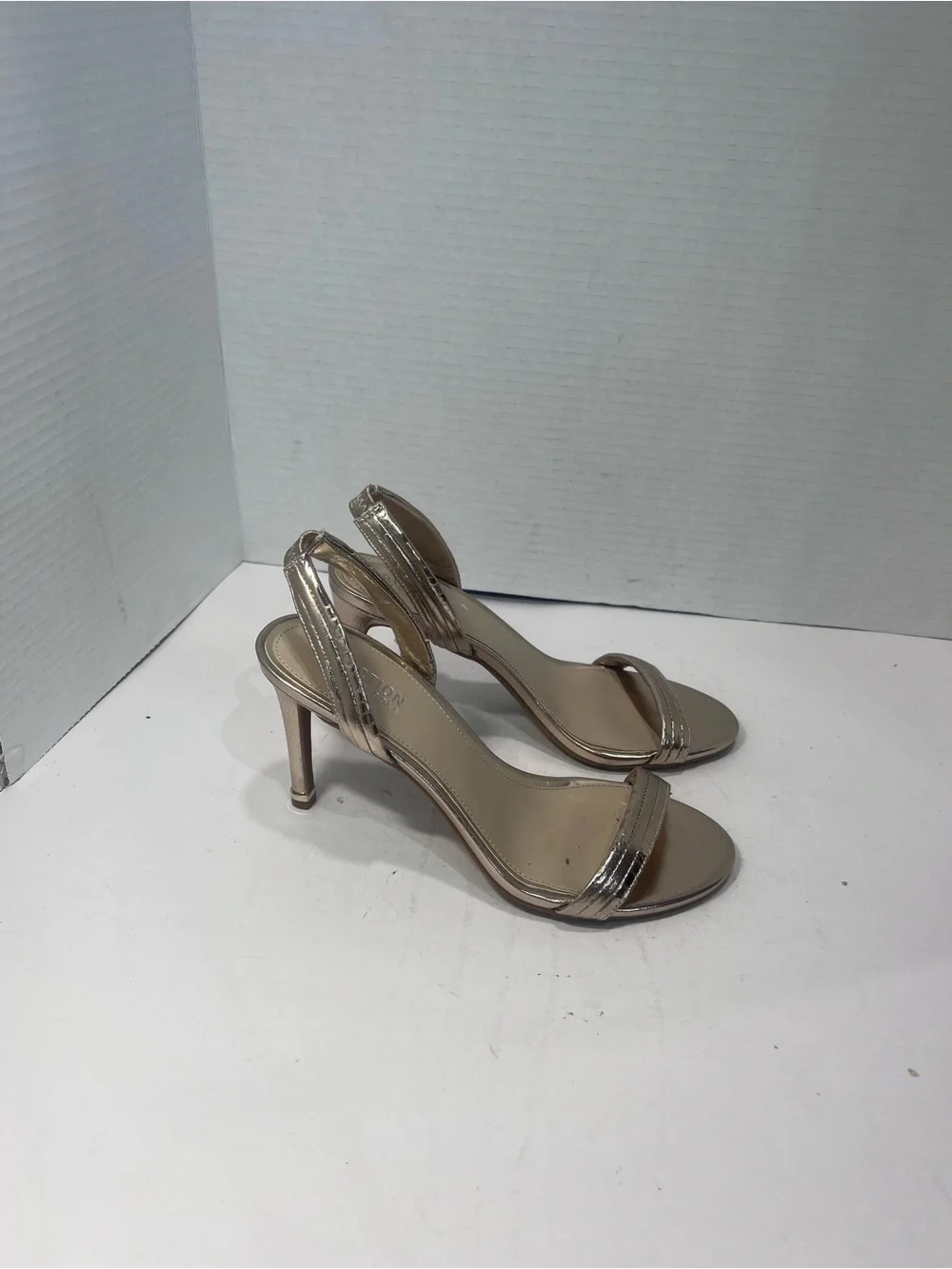 Kenneth Cole Reaction Metallic Nude Strappy Slingback Heels